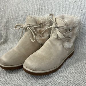 Makalu Cream Fur Boots UEC ( like new )